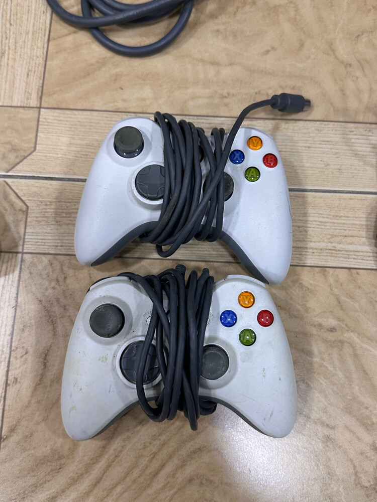 Xbox 360 controllers just today  - 3