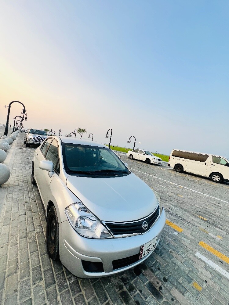 nissan tiida - 7