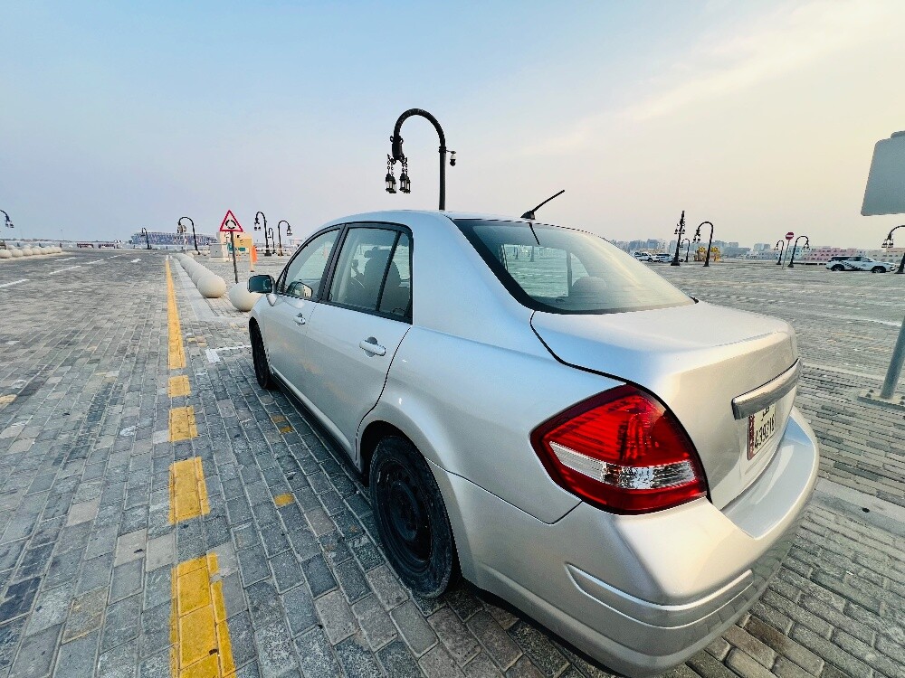 nissan tiida - 5