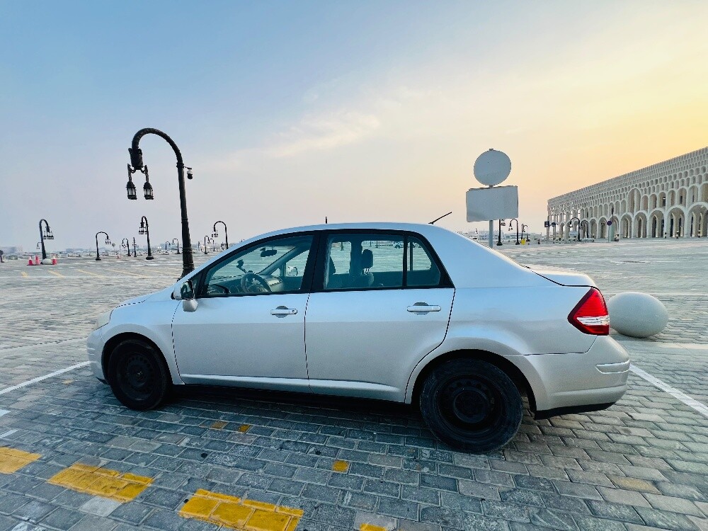 nissan tiida - 3