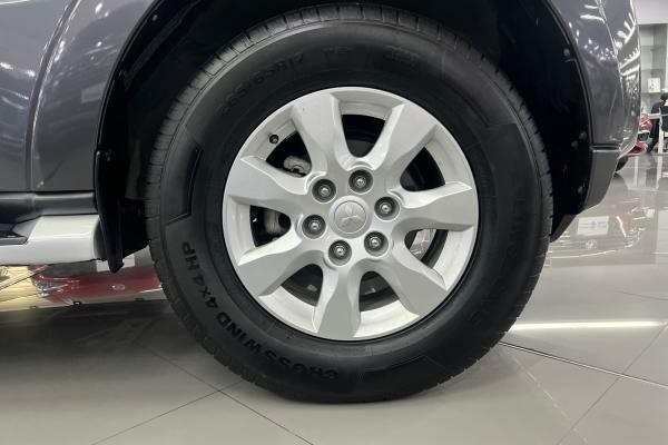 MITSUBISHI PAJERO 3L STD 2022 - 9