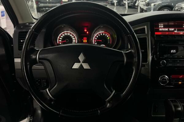 MITSUBISHI PAJERO 3L STD 2022 - 4