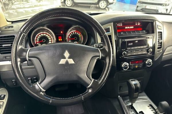 MITSUBISHI PAJERO 3L STD 2022 - 4