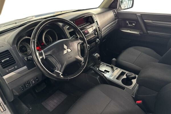 MITSUBISHI PAJERO 3L STD 2022 - 10