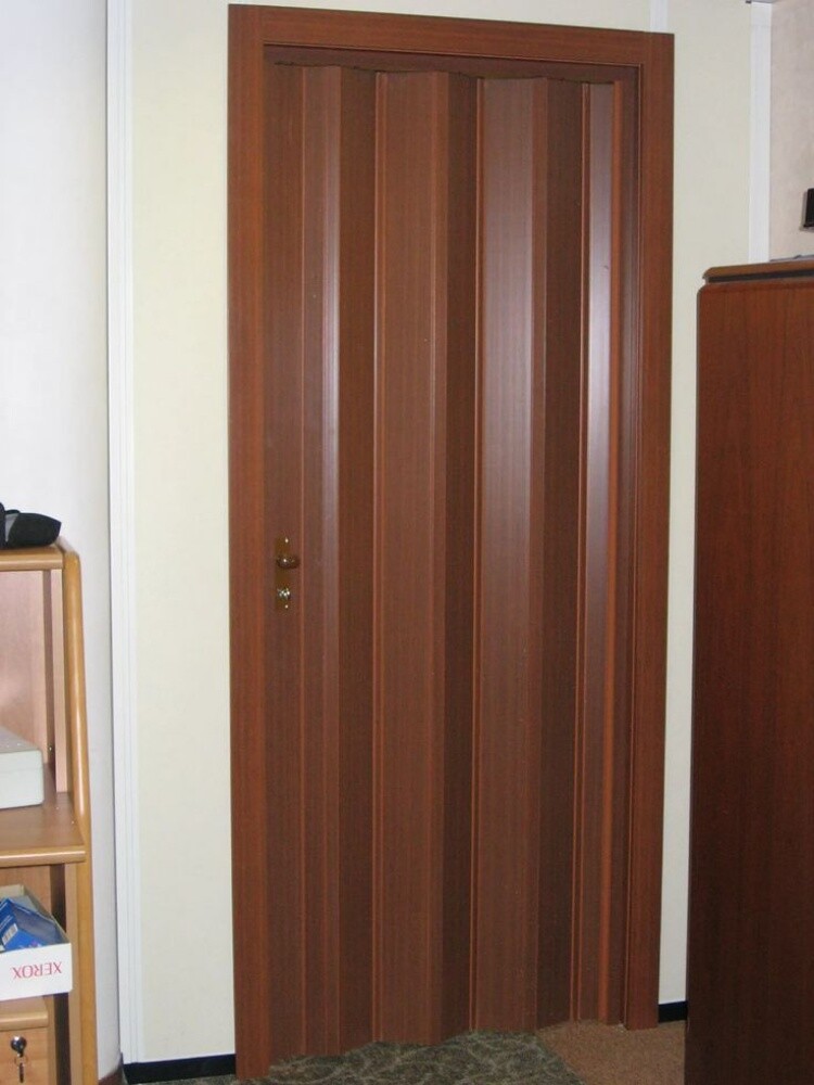 Installation Accordion doors - 2