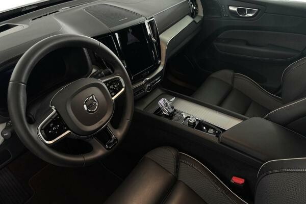 VOLVO XC60 B5 ULTIMATE DARK 2023 - 11