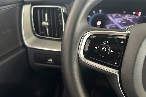 VOLVO XC60 B5 ULTIMATE DARK 2023 - 6