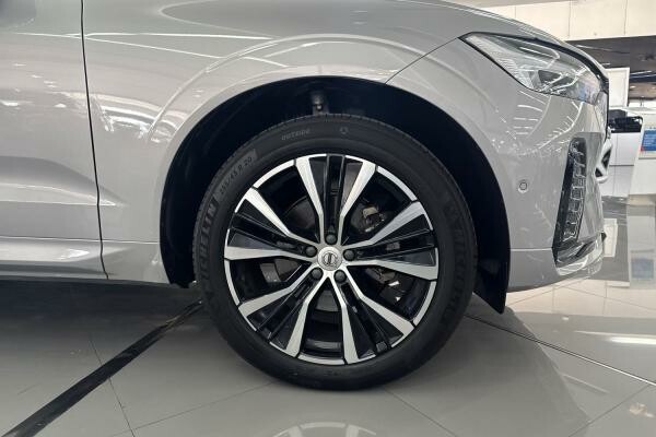 VOLVO XC60 B5 ULTIMATE DARK 2023 - 10