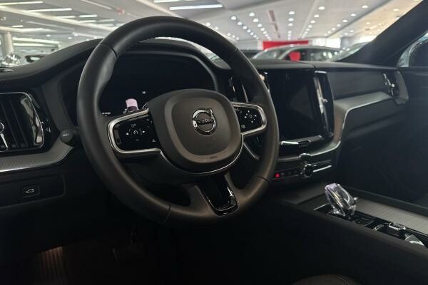 VOLVO XC60 B5 ULTIMATE DARK 2023 - 5