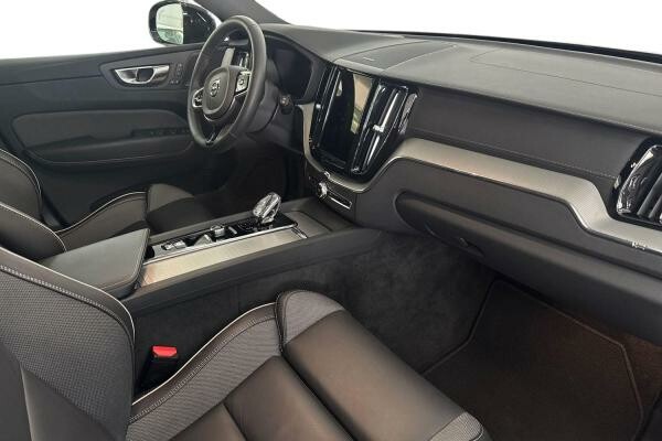 VOLVO XC60 B5 ULTIMATE DARK 2023 - 2