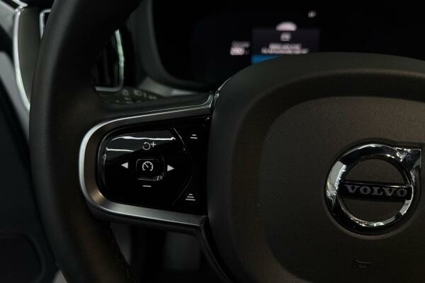VOLVO XC60 B5 ULTIMATE DARK - 6