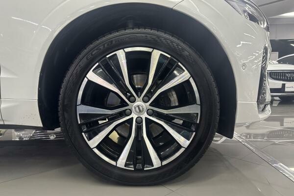 VOLVO XC60 B5 ULTIMATE DARK - 10