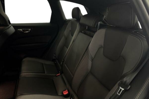 VOLVO XC60 B5 ULTIMATE DARK - 14