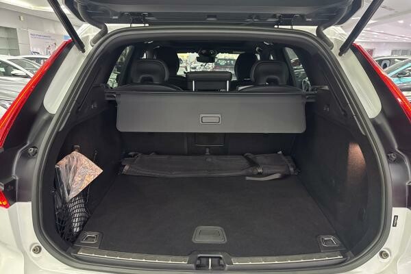 VOLVO XC60 B5 ULTIMATE DARK - 3