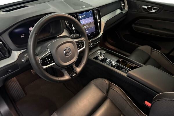 VOLVO XC60 B5 ULTIMATE DARK - 11