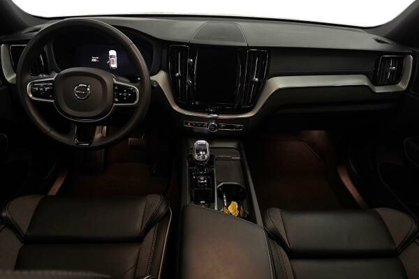 VOLVO XC60 B5 ULTIMATE DARK - 15