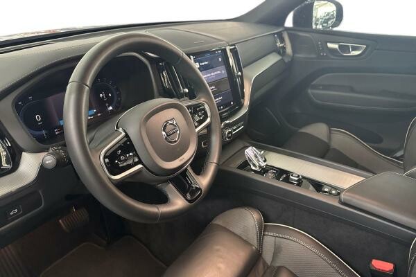 VOLVO XC60  ULTIMATE DARK 16,816 - 11