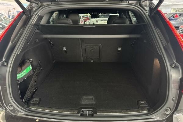 VOLVO XC60  ULTIMATE DARK 16,816 - 3