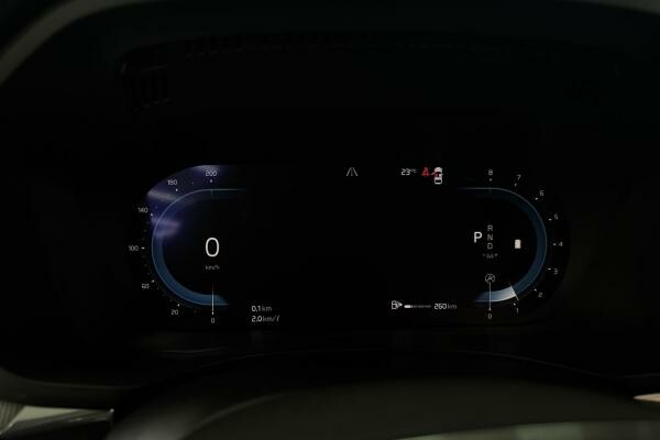 VOLVO XC60  ULTIMATE DARK 16,816 - 7
