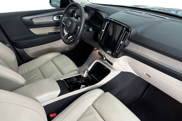 VOLVO XC40 B4 ULTIMATE DARK 64,479 - 11