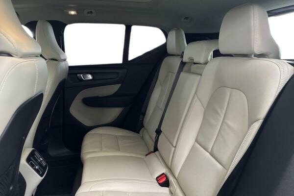 VOLVO XC40 B4 ULTIMATE DARK 64,479 - 14
