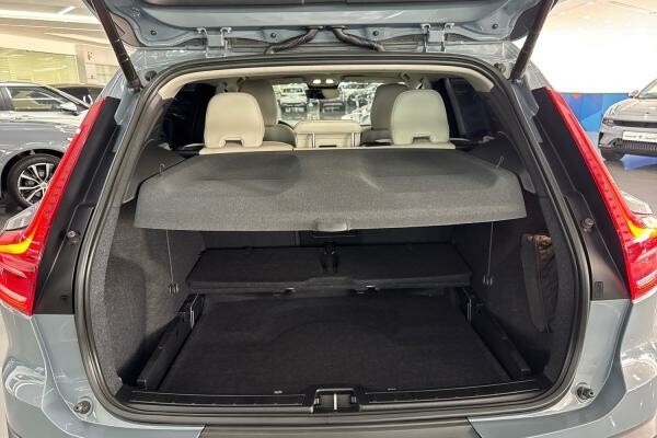 VOLVO XC40 B4 ULTIMATE DARK 64,479 - 3