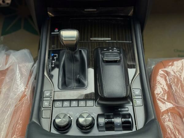 Lexus LX 570 S 2020 - 5