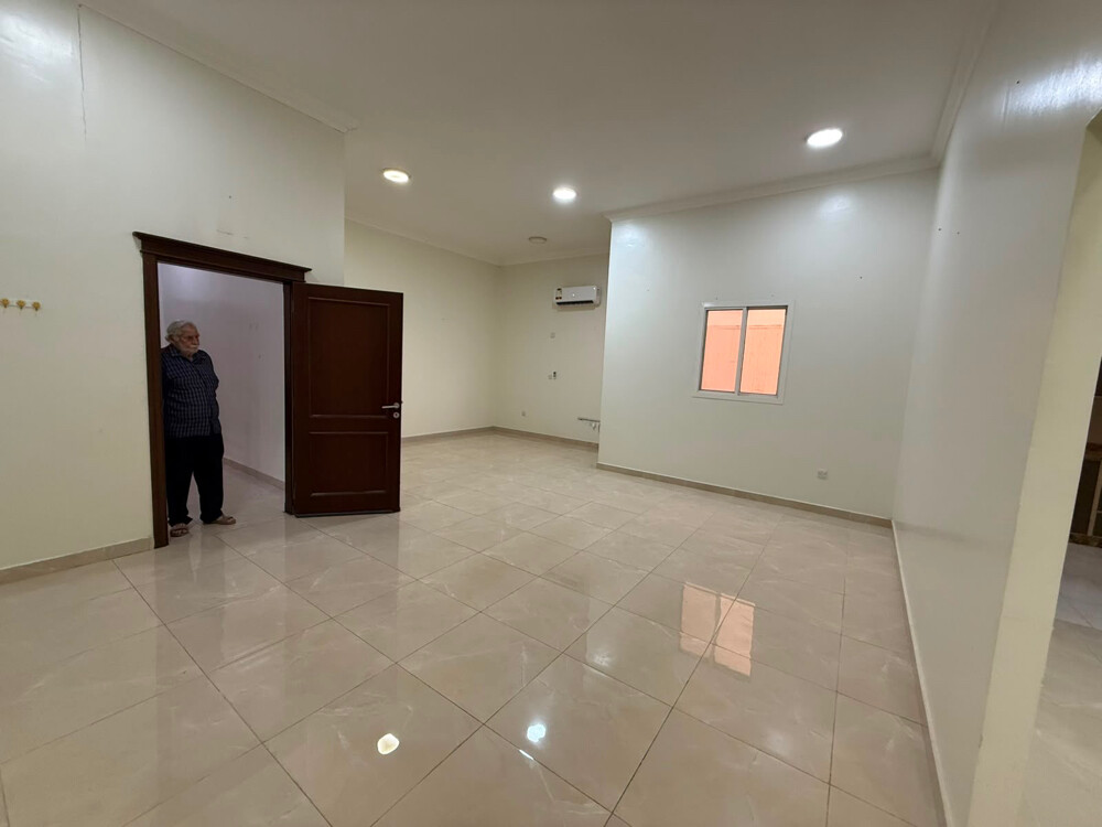 الدحيل للبيع فيلا مؤجرة 818 متر - 11