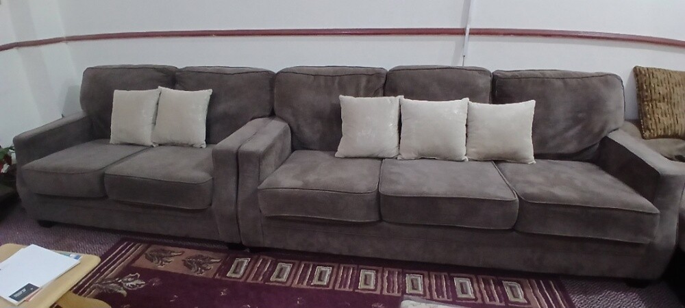 5 seater sofa with cussions - 2