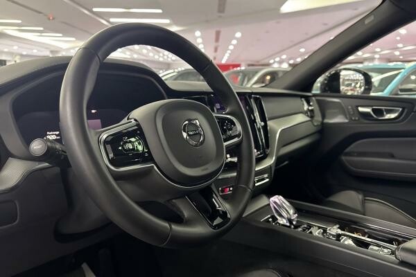 VOLVO XC60 B5 ULTIMATE DARK 45,799 - 5