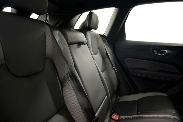 VOLVO XC60 B5 ULTIMATE DARK 45,799 - 14