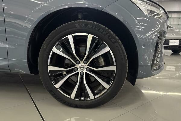 VOLVO XC60 B5 ULTIMATE DARK 45,799 - 10