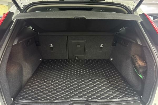 VOLVO XC40 B4ULTIMATE DARK 16321KM - 3