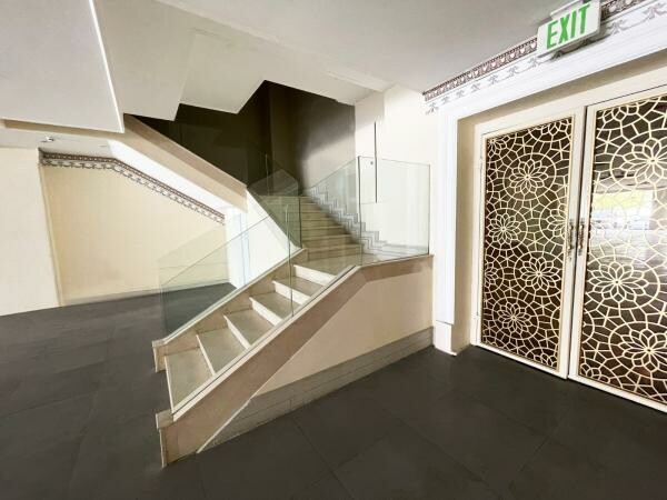 COMMERCIAL SHOP FOR RENT - 7