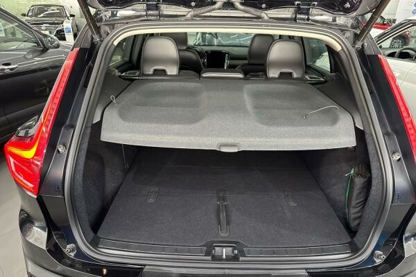 VOLVO XC40 B4 ULTIMATE DARK 13,517 - 14