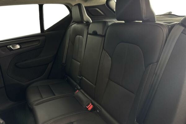 VOLVO XC40 B4 ULTIMATE DARK 13,517 - 12