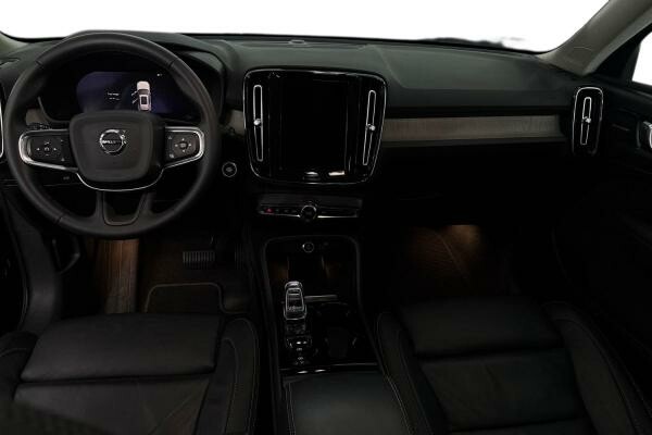 VOLVO XC40 B4 ULTIMATE DARK 13,517 - 13