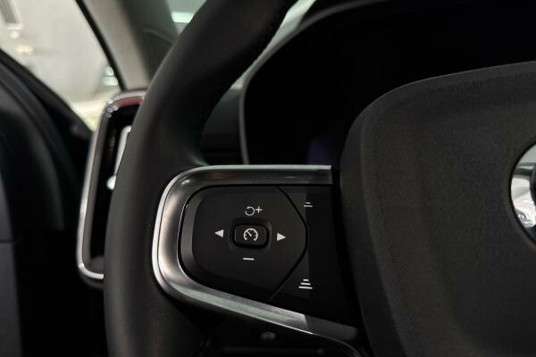 VOLVO XC40 B4 ULTIMATE DARK 13,517 - 15