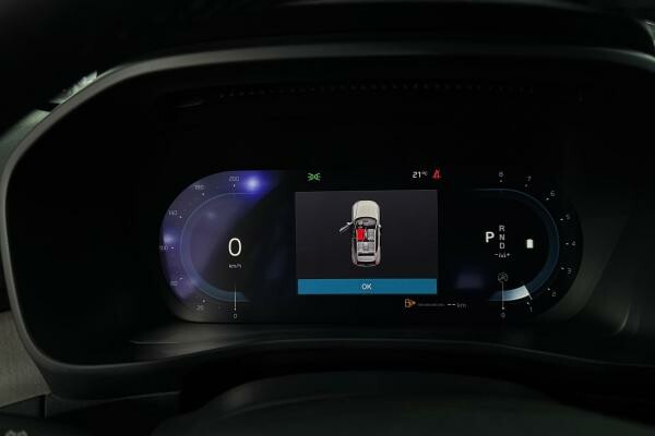VOLVO XC40 B4 ULTIMATE DARK 13,517 - 11