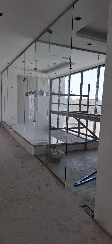 Glass technicians required - 4