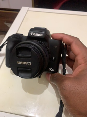 canom M50 - 1