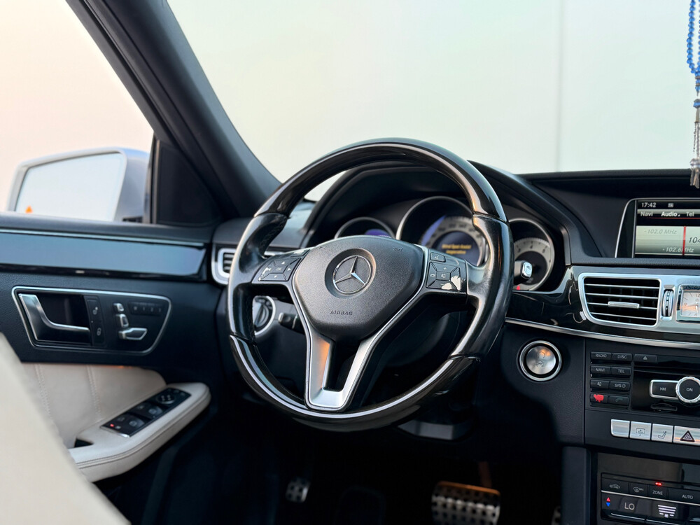 Mercedes Benz E300 - 5