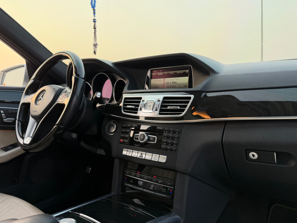 Mercedes Benz E300 - 12