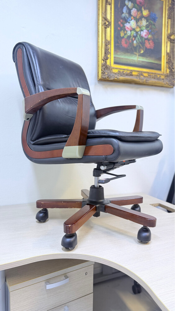 office maneger Chair - 4