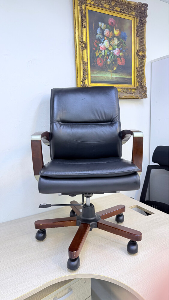 office maneger Chair - 1