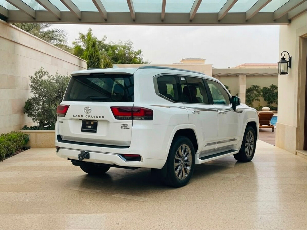 Toyota Land Cruiser - 4