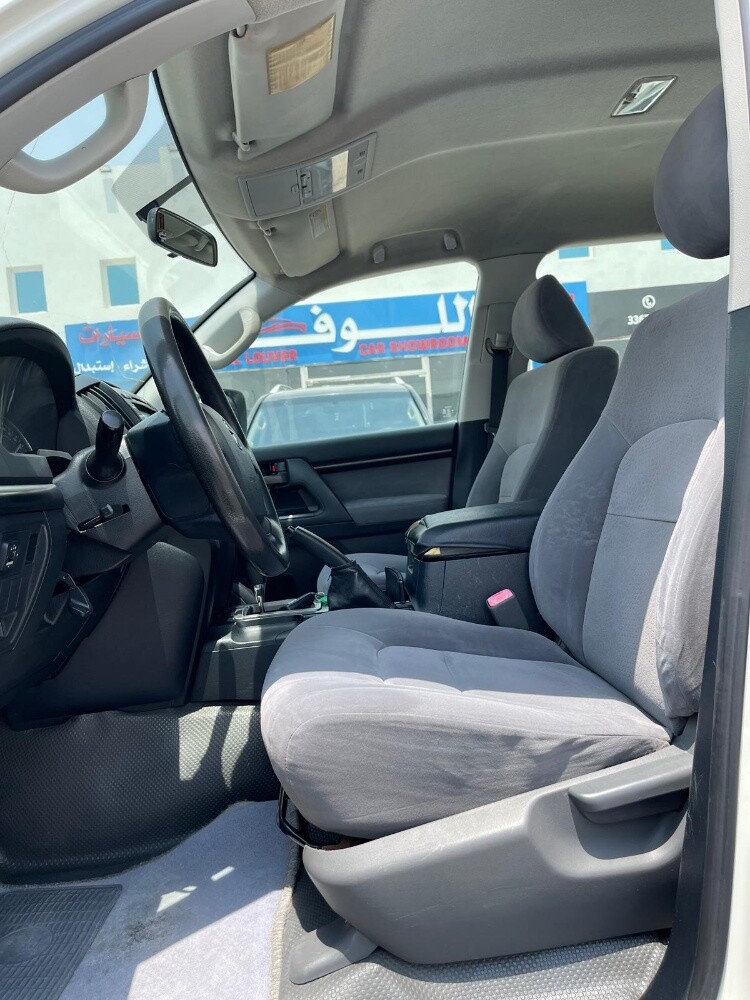 Toyota Land Cruiser G Standard 2010 - 10