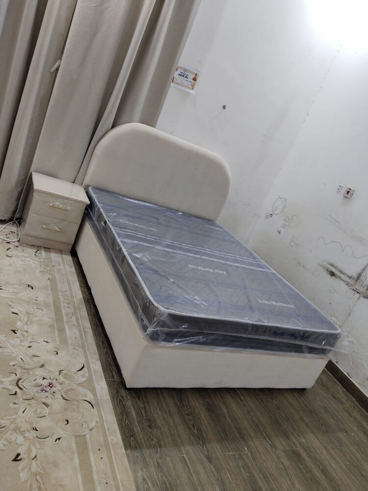 Bed or mattress available - 9