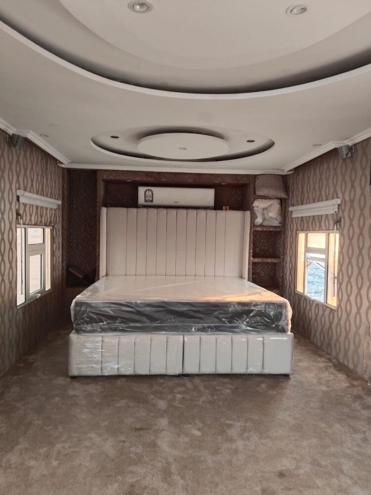 Bed or mattress available - 8