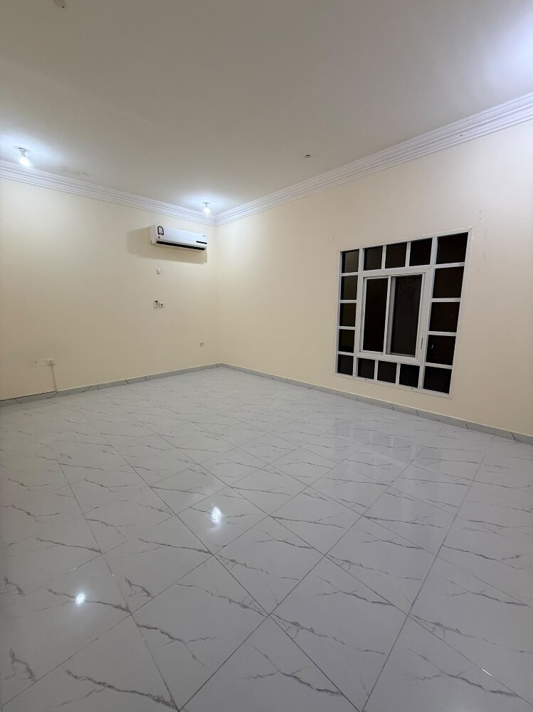 مطلوب شركة عقارات - 2